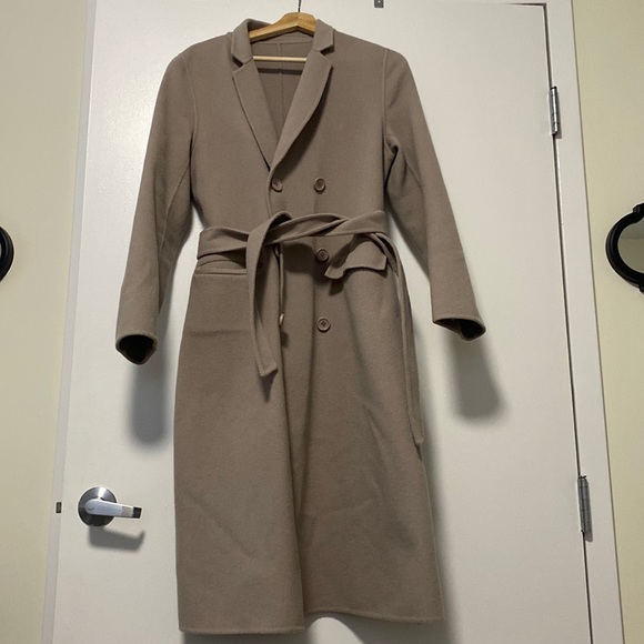 Classy Women’s Woolen Coat - Picture 1 of 3